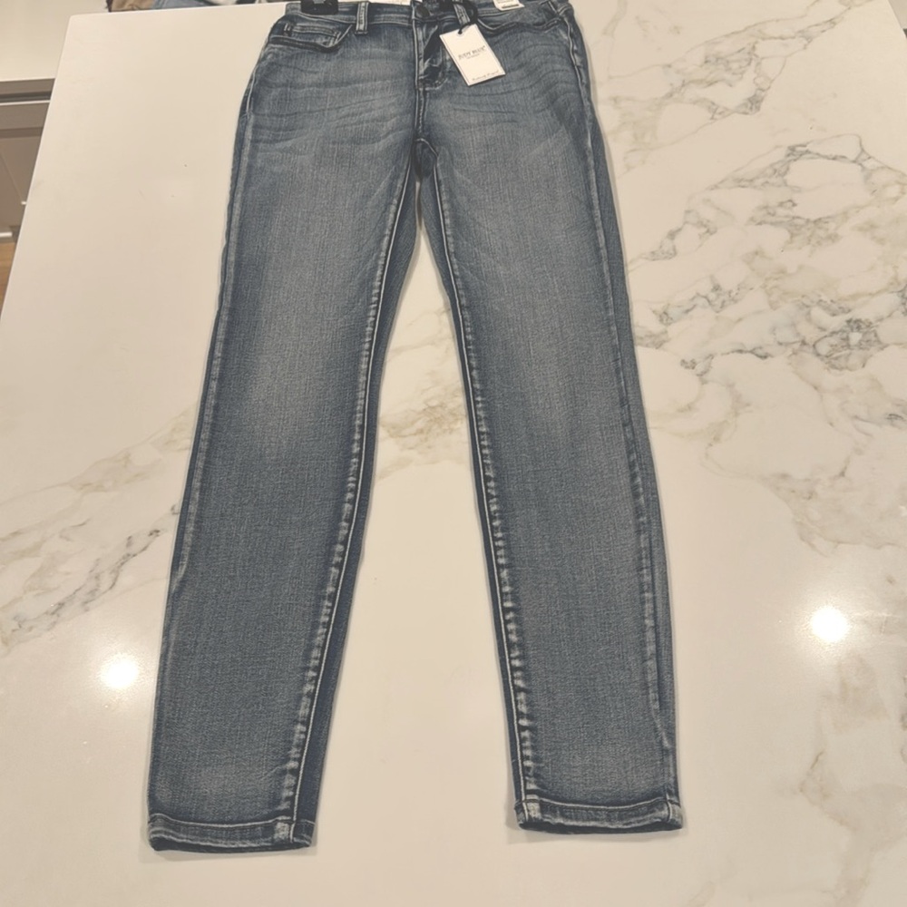 Judy Blue Light Washed Skinny Jeans